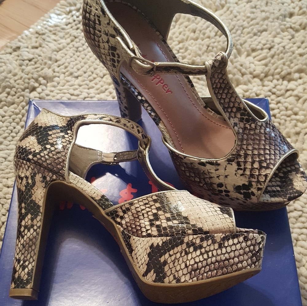 Snake skin pattern chunky heel